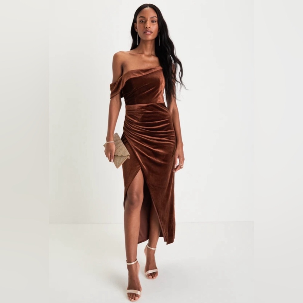 Showing Off A Little Velvet
Asymmetrical Tulip Midi Dress